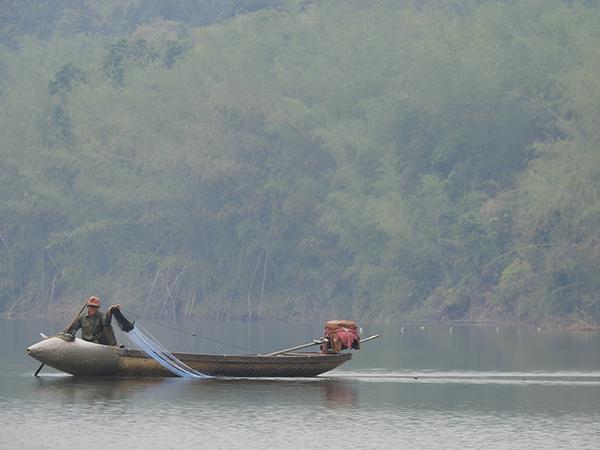 นิทรรศการ ເບິ່ງຮູບແຕ້ມ ແນມຮູບເງົາ ເລົ່າສັງຄົມ : เบิ่งรูปแต้ม แนมรูปเงา เล่าสังคม