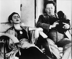 นิทรรศกาภาพถ่ายขาวดำ "Diego & Frida: A Smile in the Middle of the Way" 